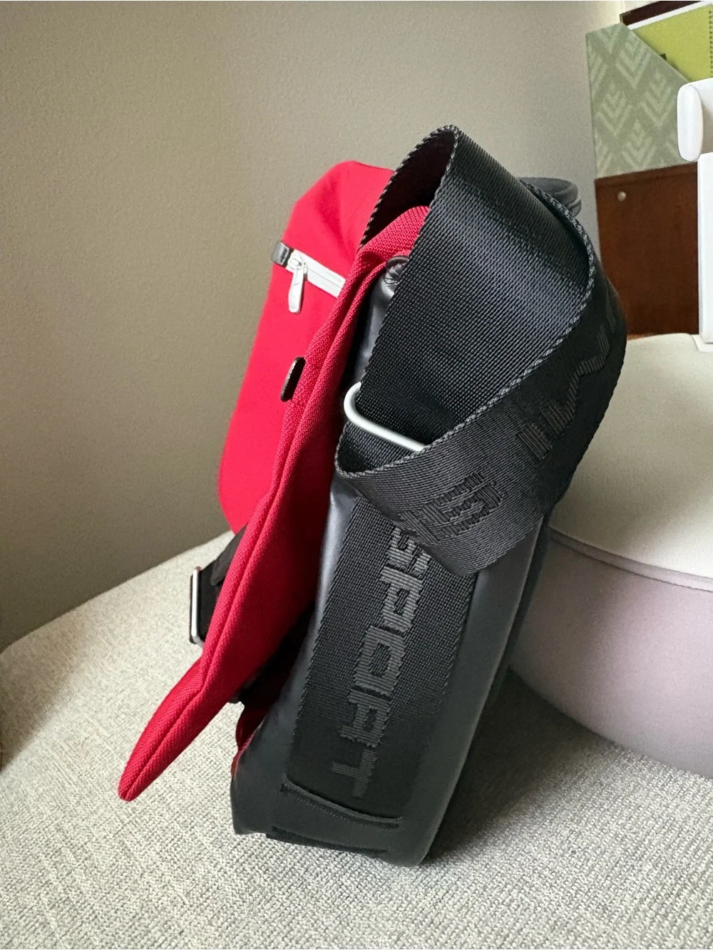 Tumi sport messenger